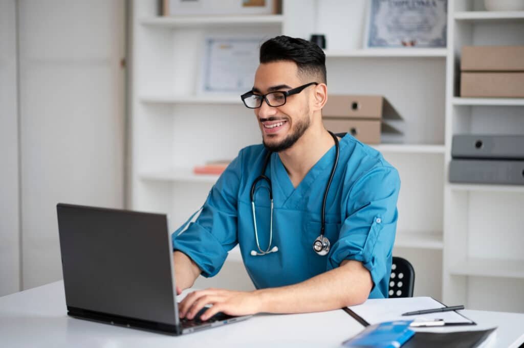 ¿Cómo hacer la homologación del título médico en España?