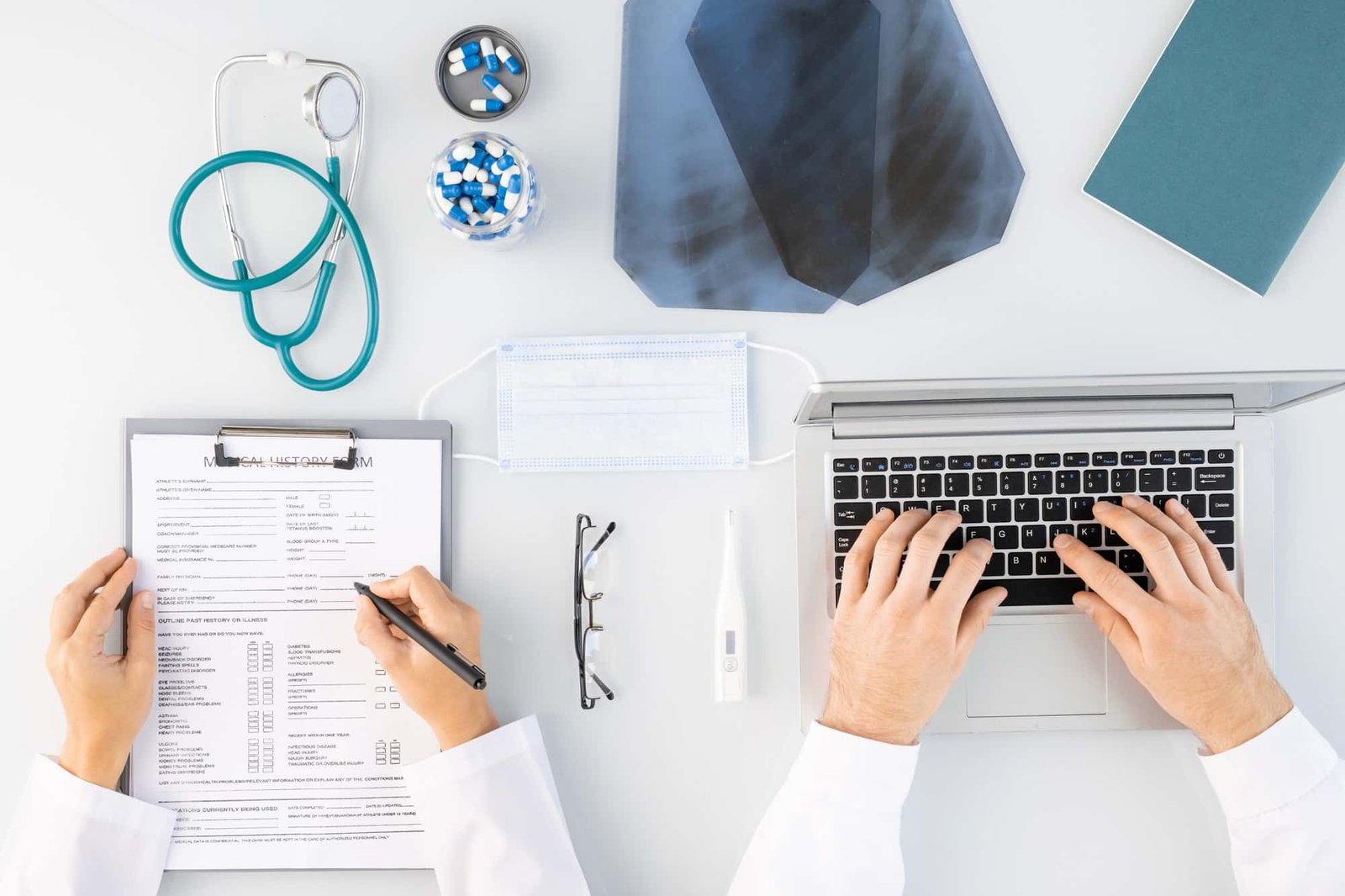 ¿Cómo hacer la homologación del título médico en España?